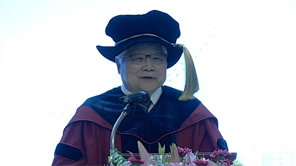 指中國機器人「跳來跳去」好看但沒用 魏哲家：95%大腦台積電製造