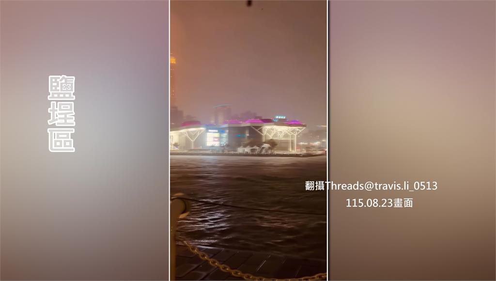 愛河水滿至「海平面」！高雄民眾苦中作樂 搬陽傘、椅子門口釣魚