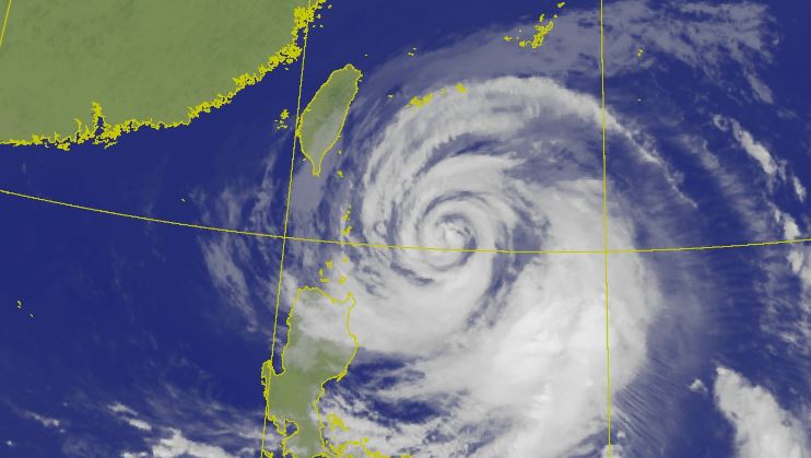 瑪娃颱風移動速度如小跑步，預期還會再放慢。圖／中央氣象局