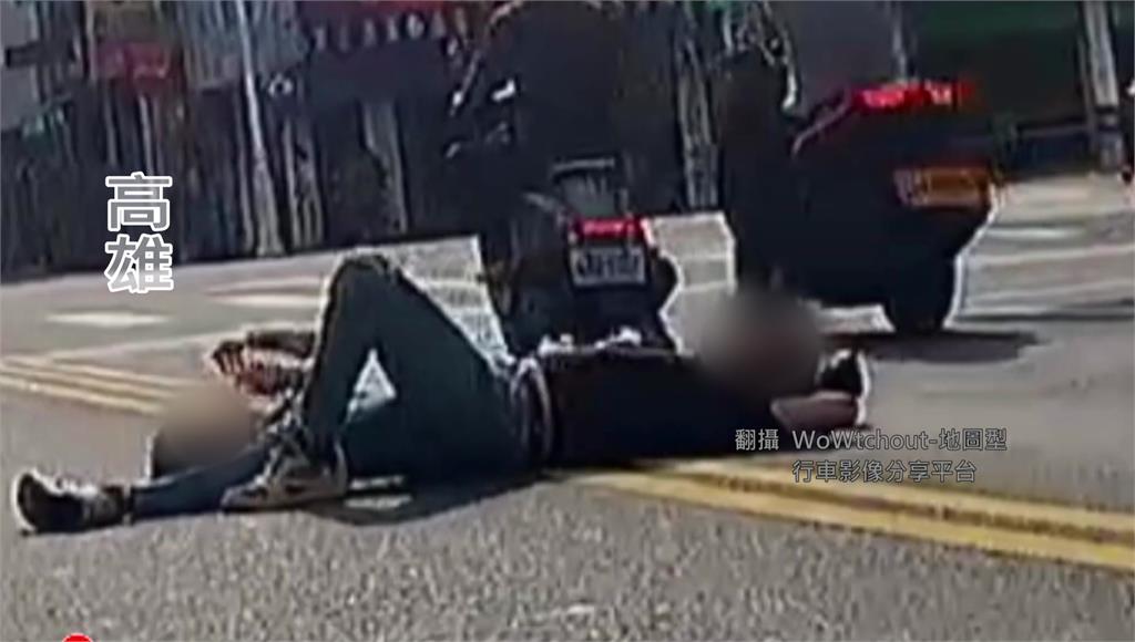 高雄男女躺雙黃線曬日光浴　網傻眼：在地情侶？