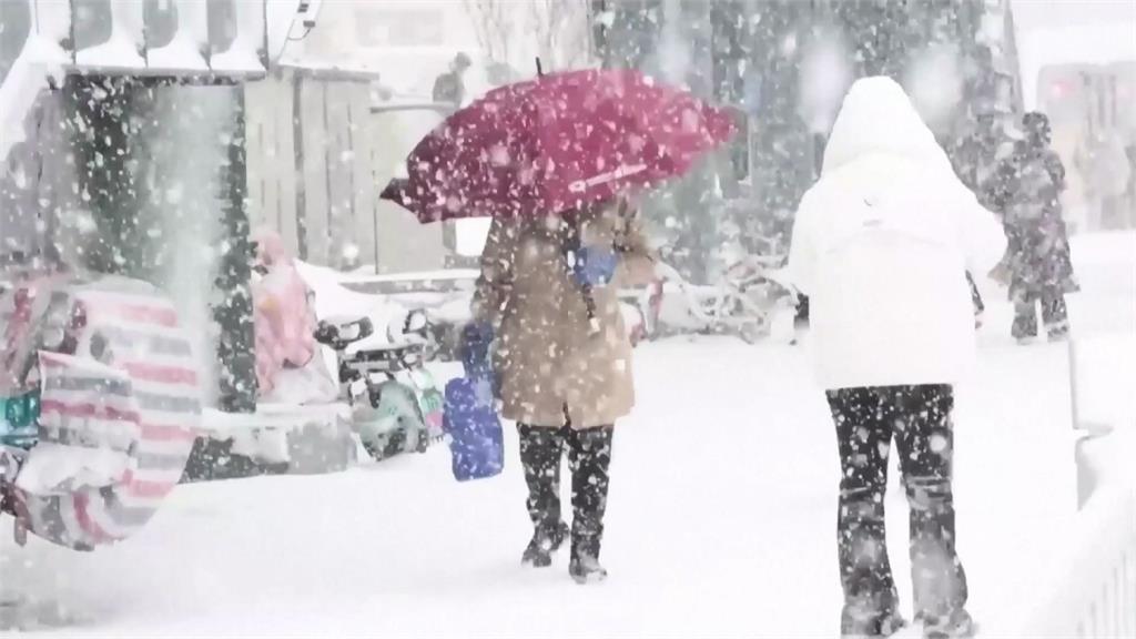 中國跟日本出現大規模降雪。圖／美聯社、路透社、CCTV