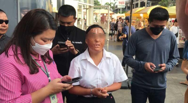 泰國曼谷街頭出現多位肢體殘缺且毀容的乞討者，都是中國籍。圖／翻攝自微博