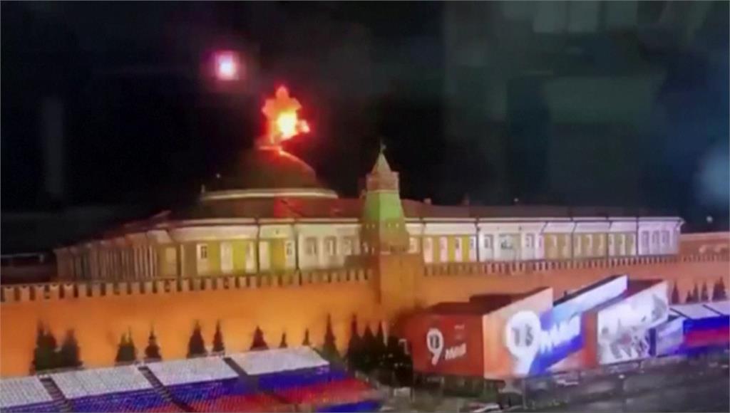 俄國克林姆林宮3日夜間遭到無人機攻擊。圖／美聯社、路透社、CNN
