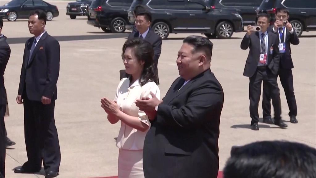 習近平今午抵達平壤 金正恩夫婦親赴機場迎接