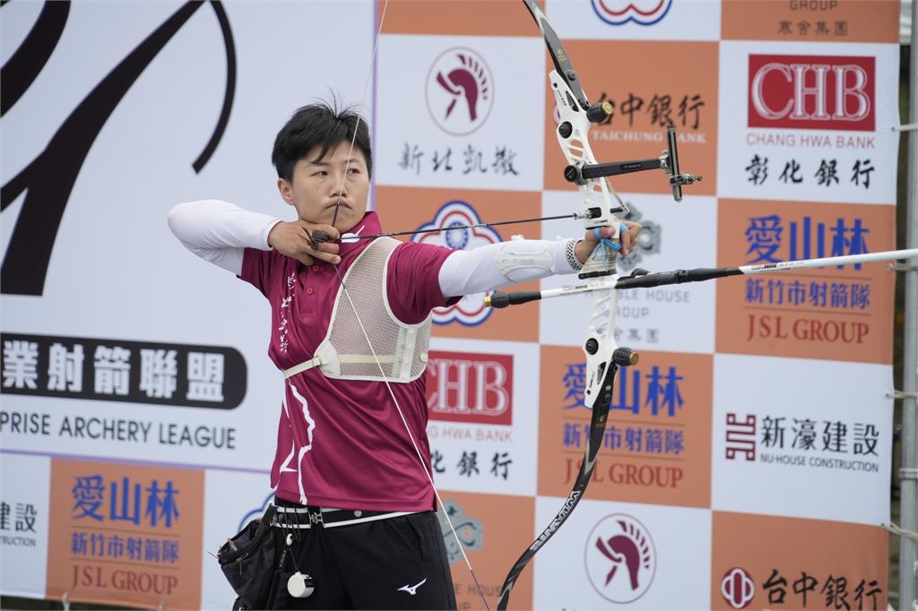 台灣射箭女團由資深好手雷千瑩領軍。圖／中華企業射箭聯盟提供