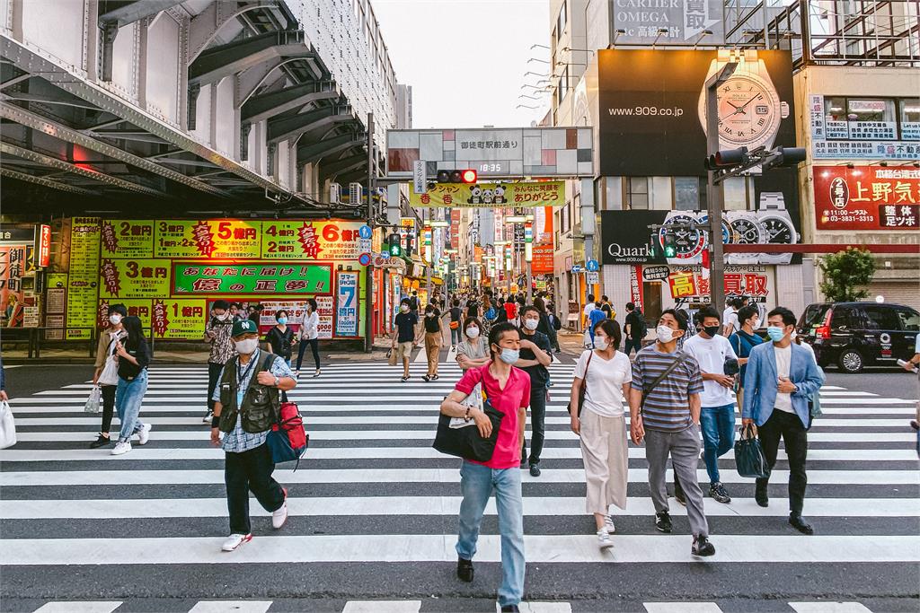 日本新冠疫情迅速升溫，20日新增確診人數創歷史新高，達15萬2千多例。示意圖／翻攝自Pexels