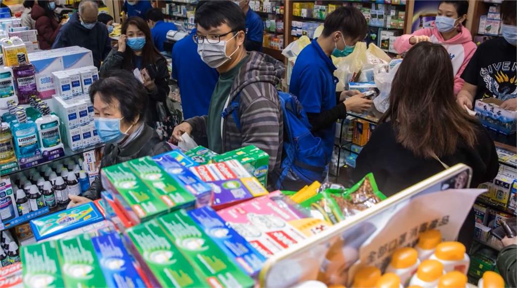 中國掀起藥品搶購潮。圖／美聯社、路透社