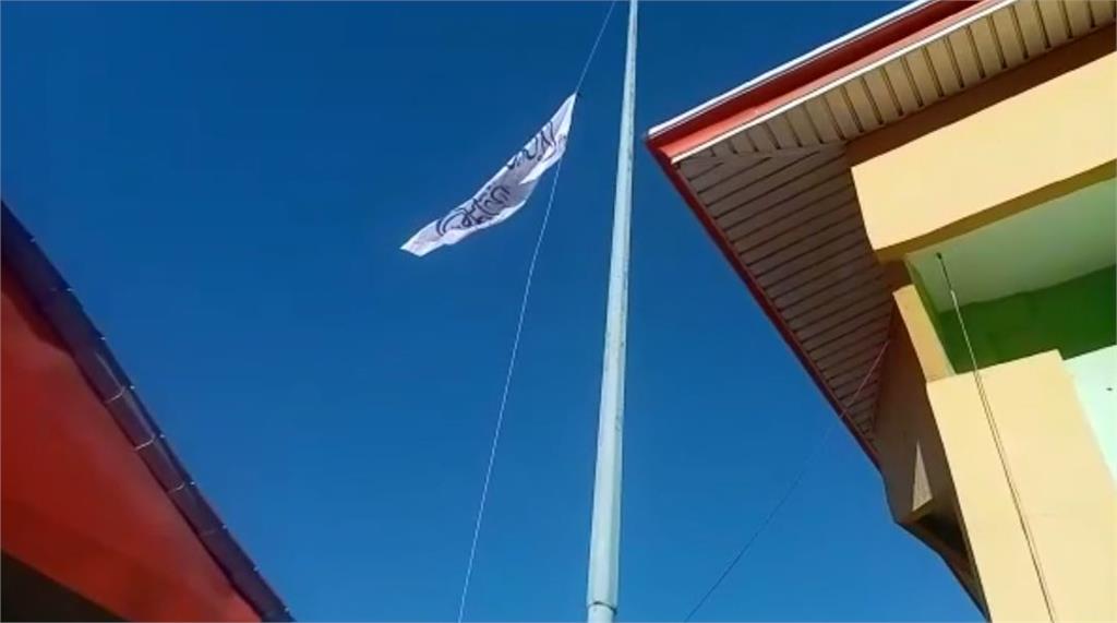 塔利班旗幟在龐吉夏省升起。圖／翻攝自網路