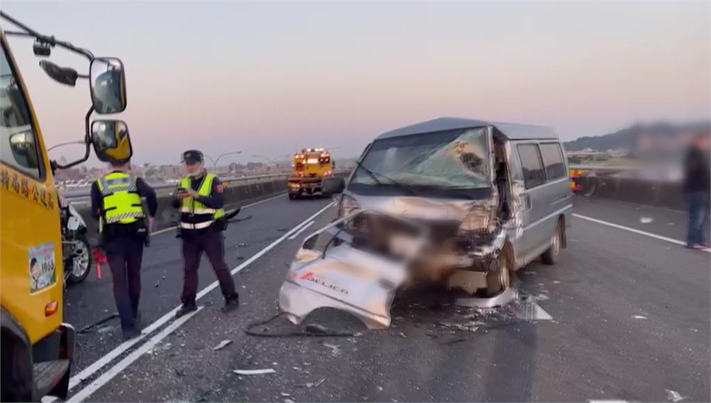 汐五高架4車連環撞3傷！貨車駕駛一度受困　車流回...