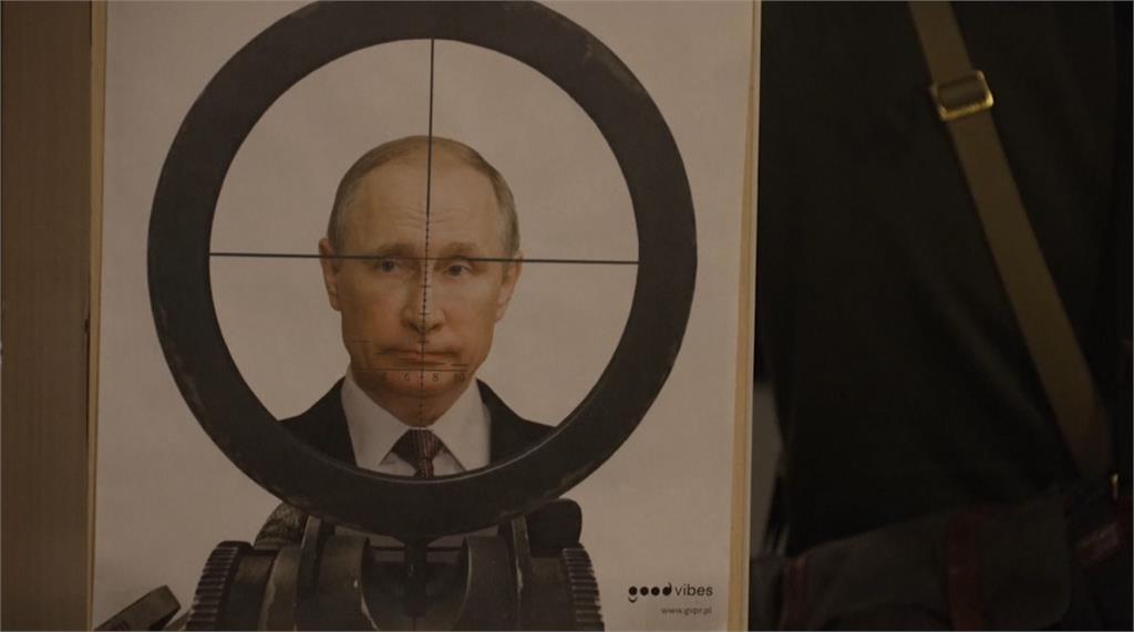 有烏克蘭槍枝店家把普亭的畫像變成標靶。圖／翻攝自AP Direct