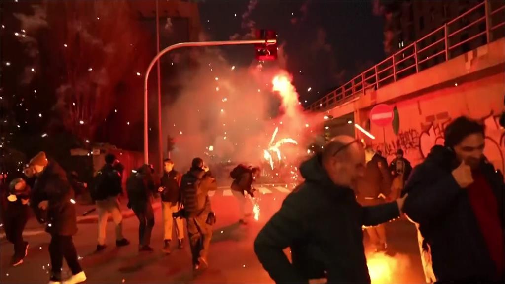反ICE、冬奧！米蘭萬人上街抗議與警爆衝突 6人被拘留