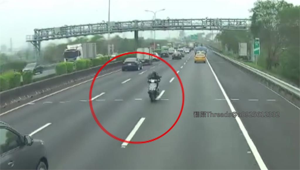 GTA玩太多？騎士國道逆向狂飆.攔車攀窗攻擊 遭警壓制畫面曝