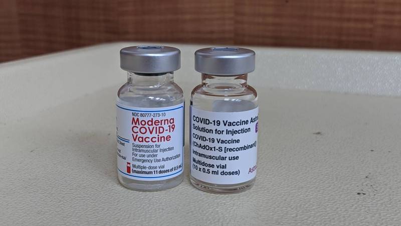 莫德納疫苗與AZ疫苗。圖／東港安泰醫院提供