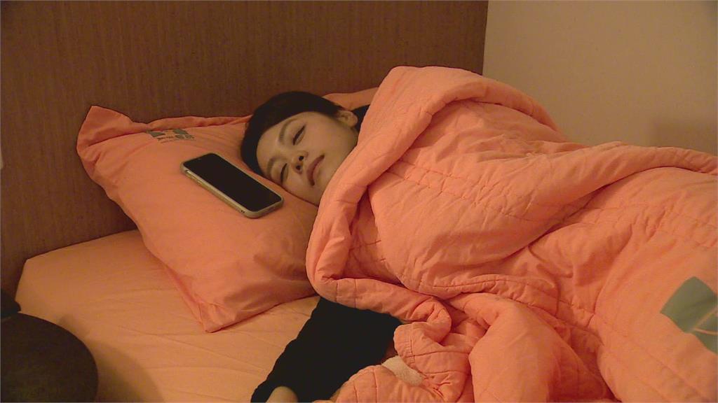 醫師警告每天太早起、睡眠不足恐傷腎！ 曝「關鍵時間點」