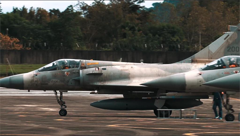 空軍新竹基地駐紮第二聯隊幻象戰機進行戰備演訓。圖／台視新聞