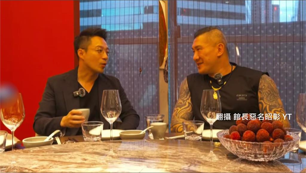 網紅館長中國大陸上海合體大S前夫汪小菲吃播。圖／翻攝自YouTube@館長惡名昭彰