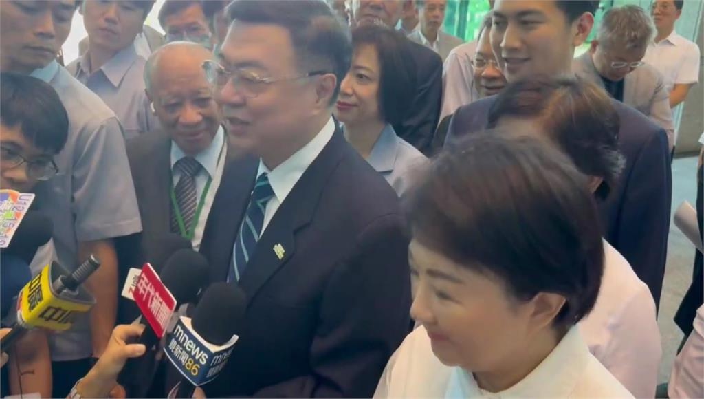 和台中市長盧秀燕在院會上「交鋒」？卓揆受訪時駁斥澄清。圖／台視新聞