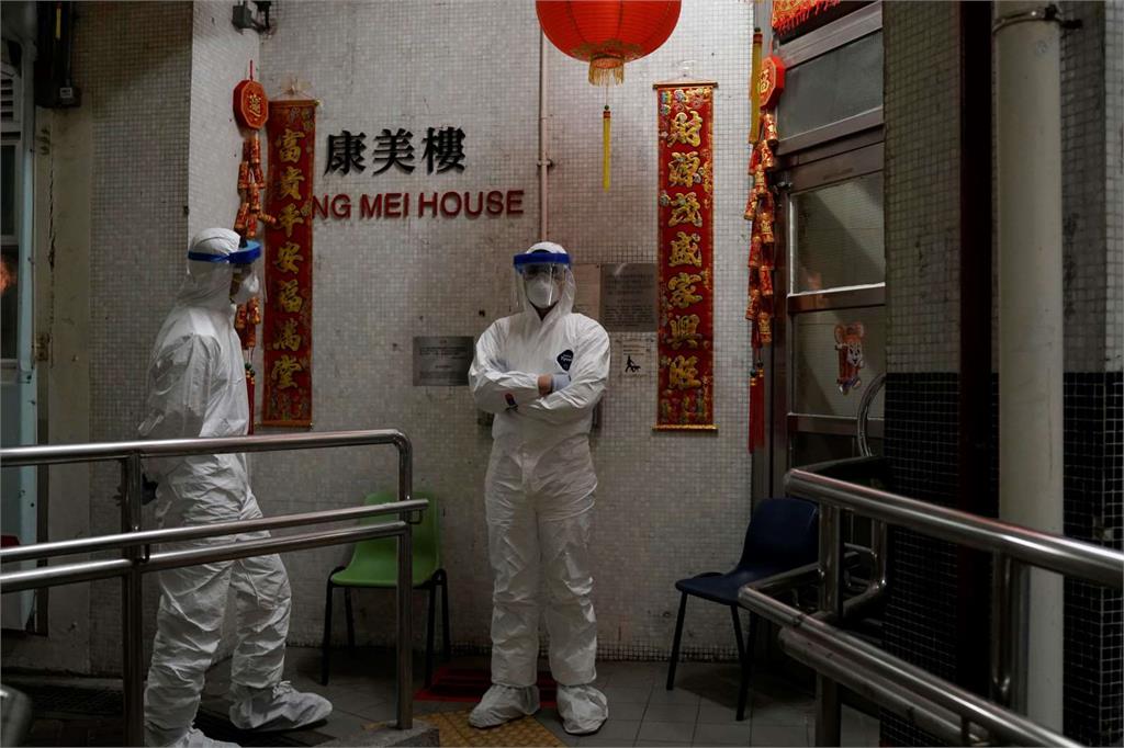 香港疑發生糞管傳播新型冠狀病毒案例，緊急撤離大樓住戶。圖：台視新聞