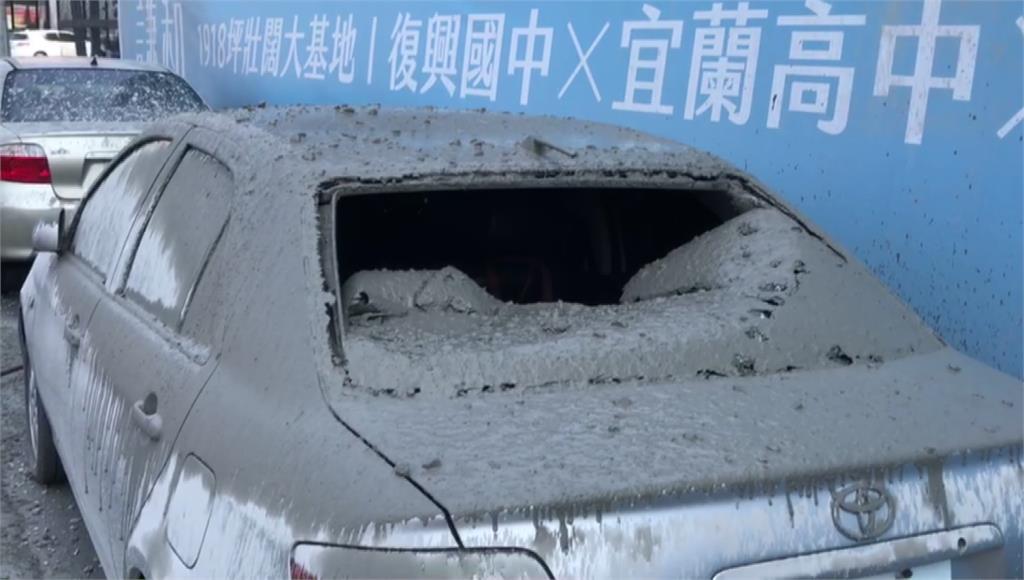 驚！工地灌漿爆漿 「水泥雨」噴毀6車砸暈婦