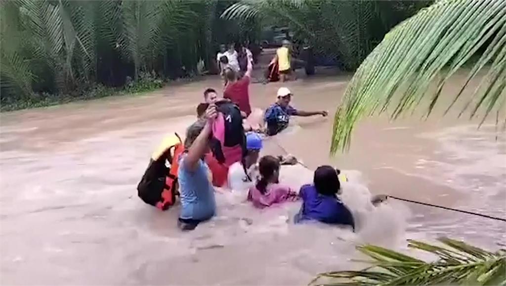 奈格暴風圈登菲律賓肆虐，造成3城市淹水、72人不幸喪命。圖／美聯社、路透社