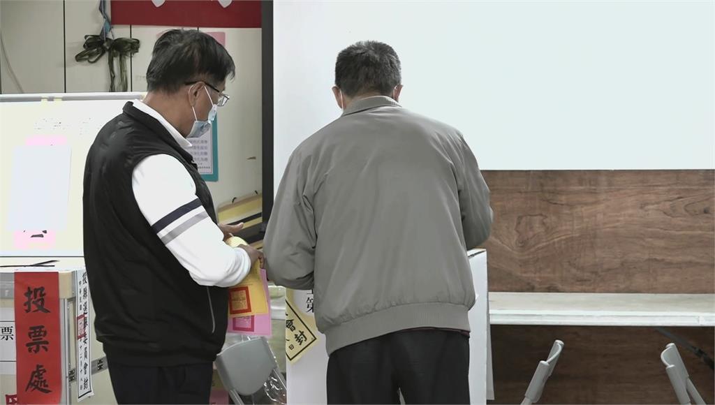 林明溱投公投，遭疑是否「亮票」。圖／台視新聞