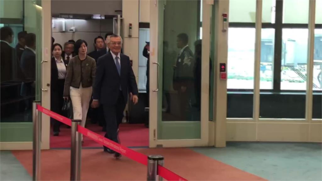 林信義返台未談APEC行程  國安會秘書長吳釗燮機場迎接