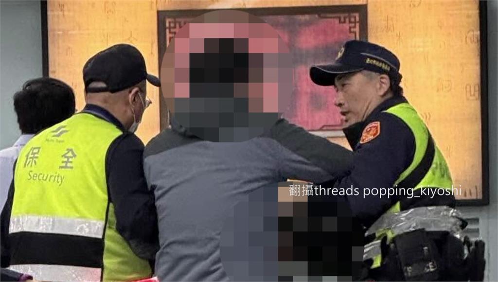 板南線驚魂！高中生車廂亮剪刀　旅客嚇壞按鈴通報