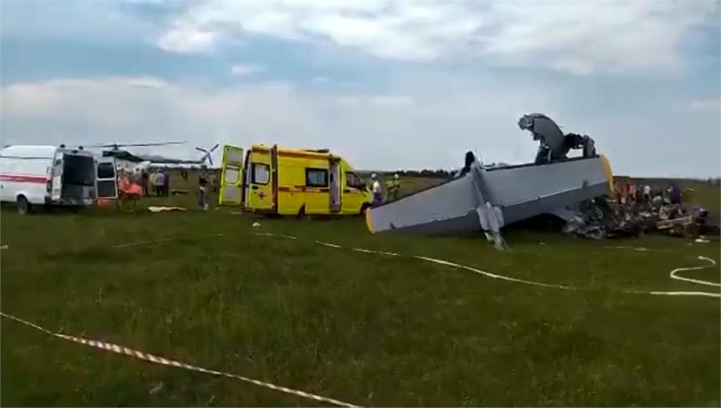 俄國克麥羅沃州發生小飛機墜毀意外。圖／APTN