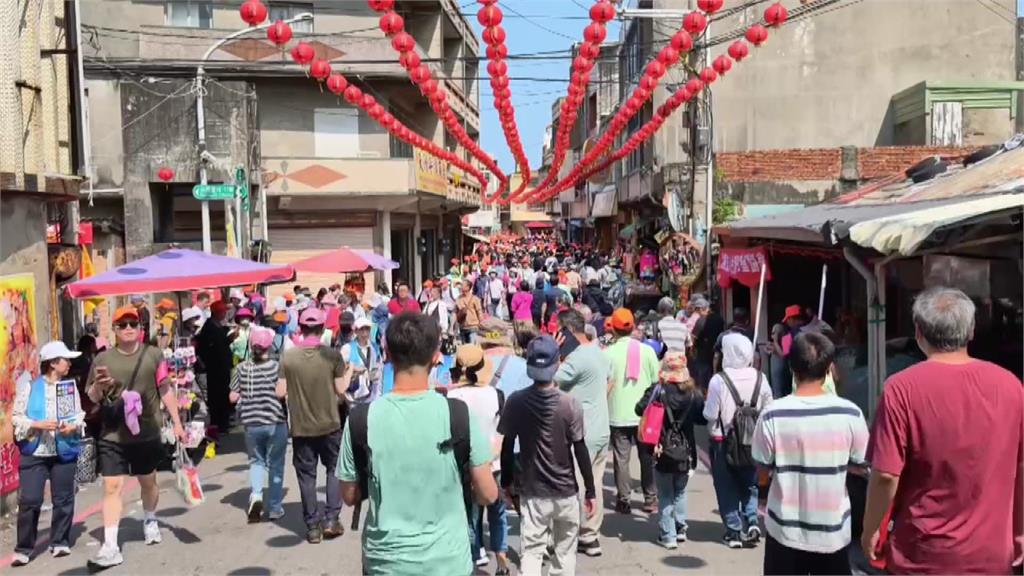 白沙屯媽祖今深夜起駕 拱天宮周邊已湧入15萬香客、交通亂象頻傳