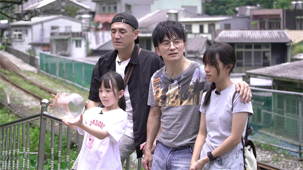 《雙星家遊團》唐從聖、阿布攜女平溪放天燈　兩位分享育兒日常 