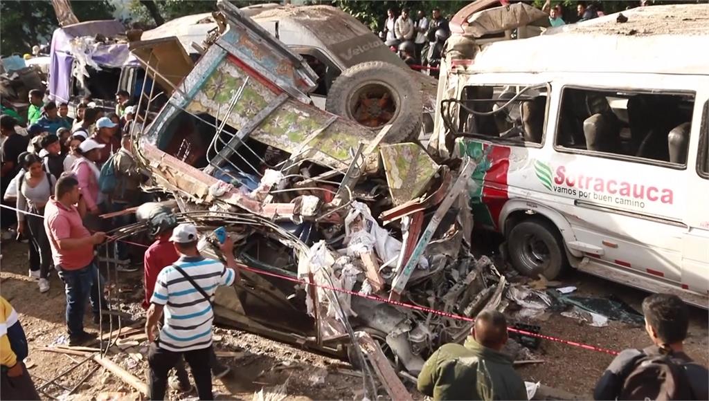 小巴士爆炸至少10死40傷 地面炸出巨坑...哥國祭4千萬台幣懸賞主謀