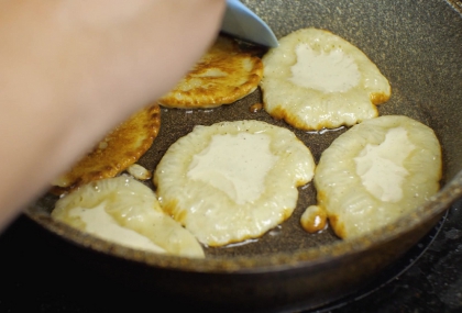 煎年糕怕太油？專家公開「7關鍵技巧」油量差很大 少做1步就差很多