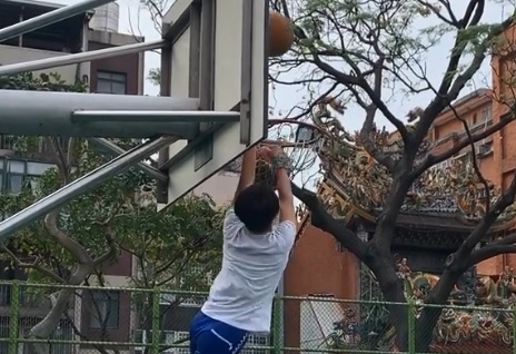 FIBA轉發台灣國中生「灌籃」影片。圖／翻攝自Instagram@FIBA