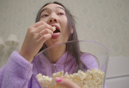 為何零食一吃就停不下來？醫揭原因 別怪意志力差