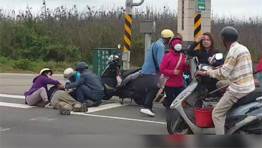 遊客澎湖騎車自由行 緊急煞車翻車自摔