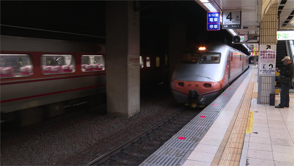 因應元旦連假，雙鐵加開列車疏運。圖／台視新聞