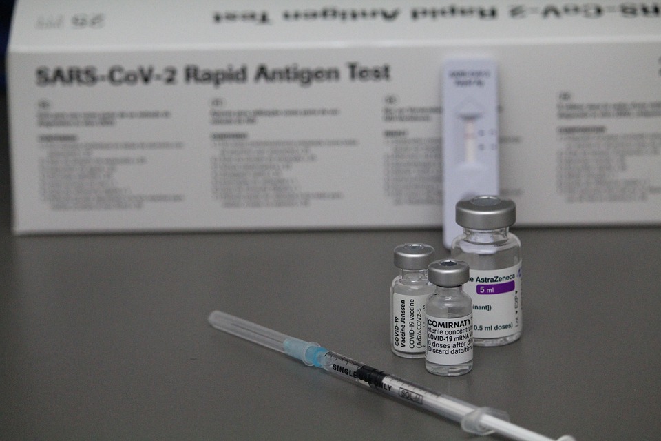 4大疫苗廠對Omicron可能大幅削弱疫苗保護力做出回應。圖／翻攝自Pixabay