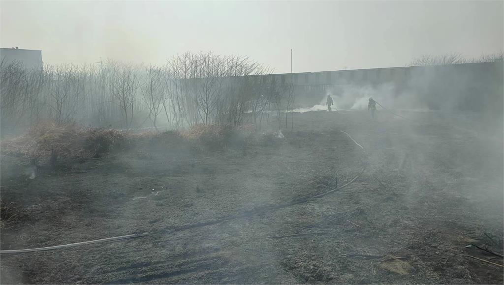 麥寮廢棄養鵝場起火導致嚴重空汙。圖／台視新聞