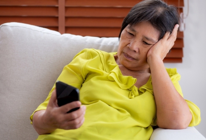 更年期後看字吃力、眼睛乾？醫揭真相 出現「4大變化」要快就醫檢查