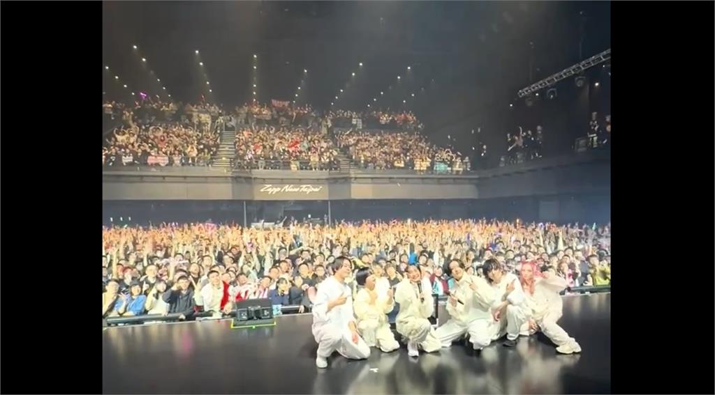 日團YOASOBI來台開唱，與2000位粉絲同樂。圖／翻攝自twitter @YOASOBI_staff