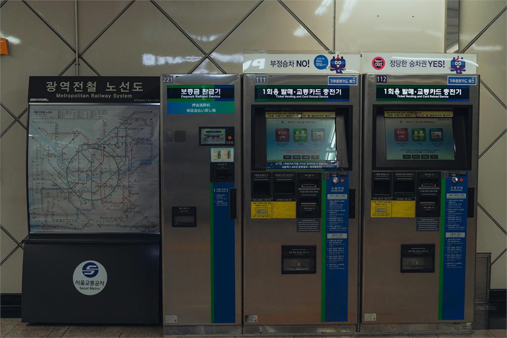 南韓首爾地鐵日前遭人縱火。示意圖／翻攝自pexels