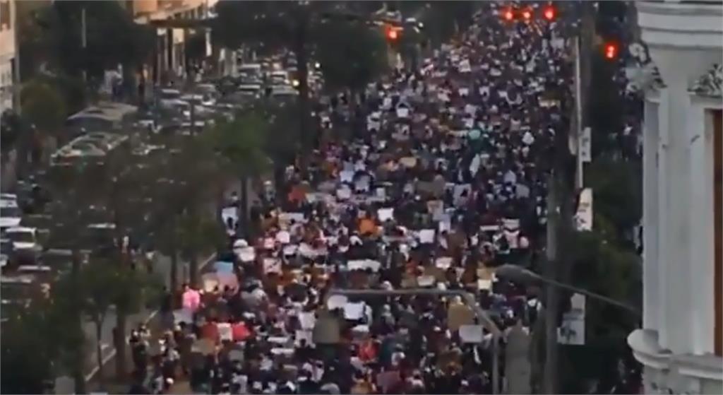 秘魯反政府示威。圖／翻攝自推特