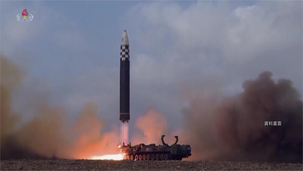 北韓24日晚間朝日本海發射2枚彈道飛彈。圖／路透社（資料畫面，非當事畫面）