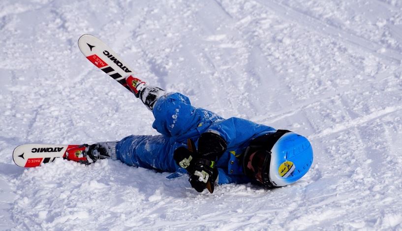 誤把滑雪當成車禍，美國「智慧裝置」烏龍報案多。示意圖／翻攝自Pixabay