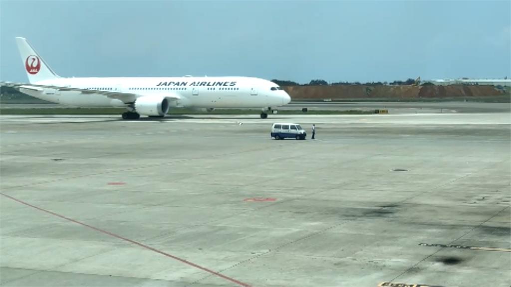 日本航空JL097班次改降桃園機場。圖／台視新聞