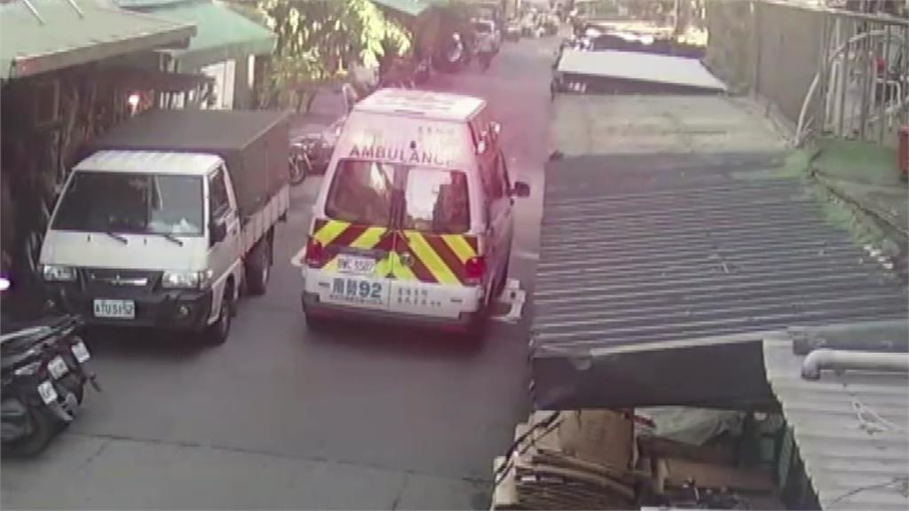 新北中和驚傳砍人！40歲男遭利刃刺頸命危 緬甸籍嫌犯被帶回