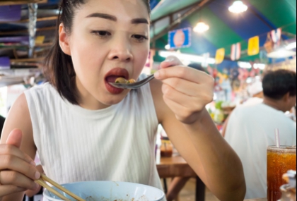 控制飲食「吃飯用湯匙or叉子」好？　營養師解答