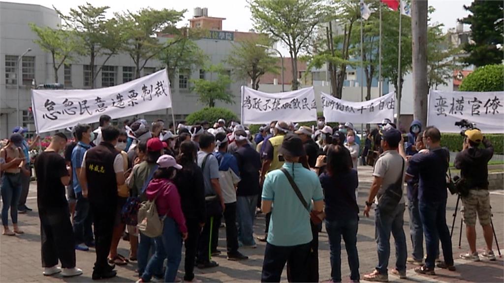 綠島唯一公路將施工 居民跨海台東縣府抗議