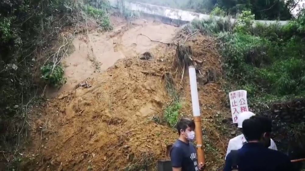 豪雨襲擊土石鬆動 高雄大社觀音山驚見山崩