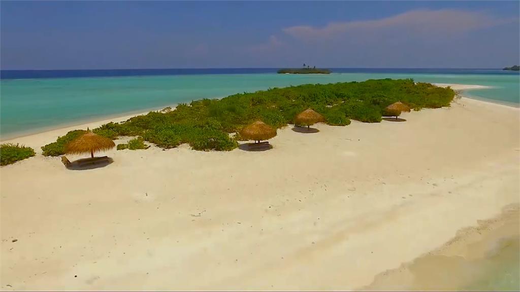 馬爾地夫以蔚藍海水跟白色沙灘名聞國際。圖／翻攝自YouTube@Visit Maldives